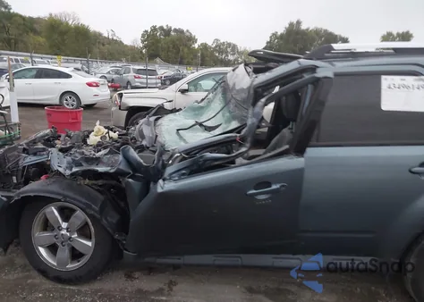 2012 Ford Escape Limited z USA, uszkodzony, nr VIN 1FMCU9EG2CKB75978